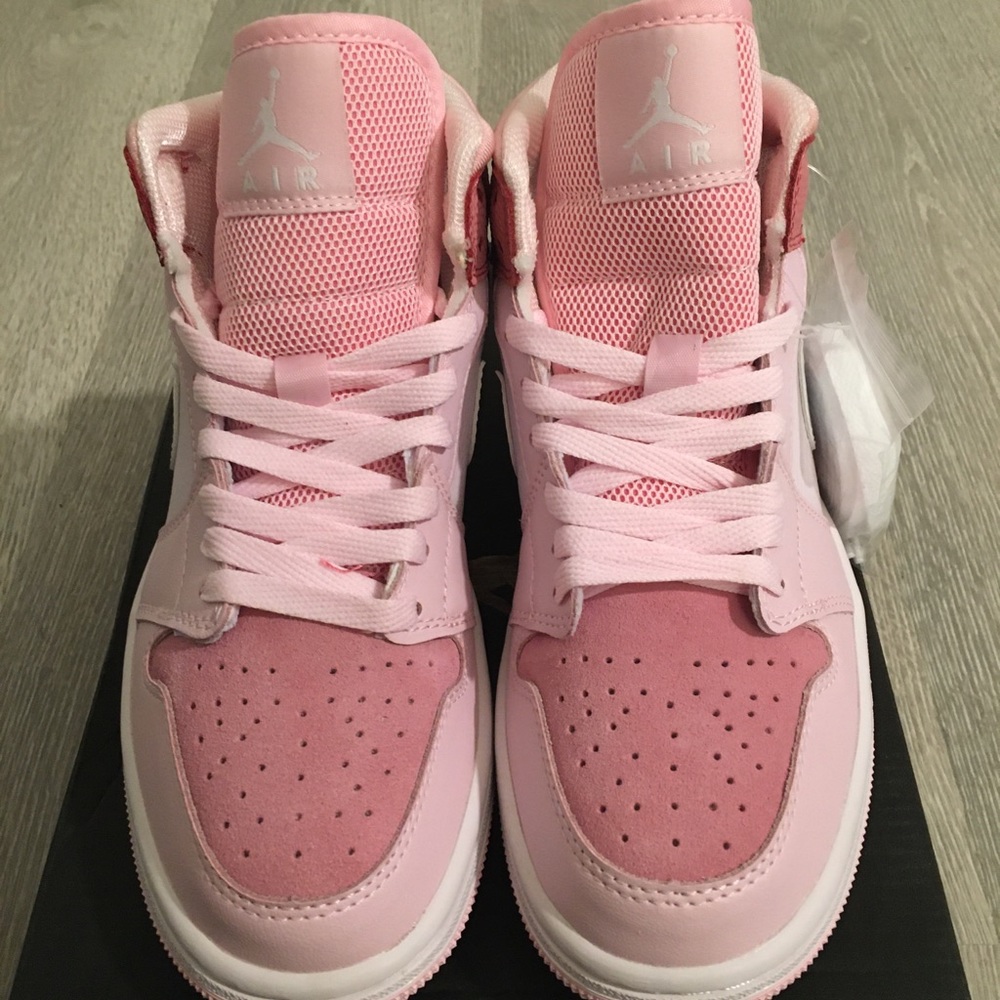 Jordan 1 mid WMNS “ Digital Pink”